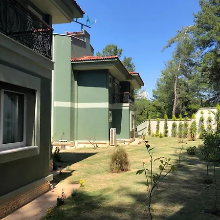 Luxury To Rent Villa *